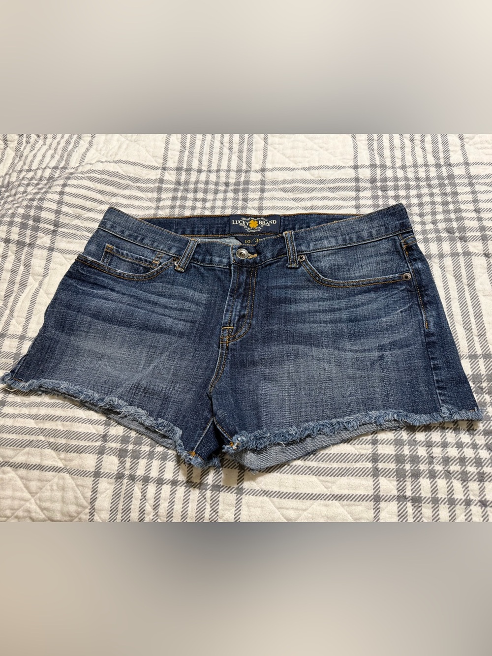 Lucky Brand Women's Medium Blue Frayed Hem Denim Shorts from the Buckle